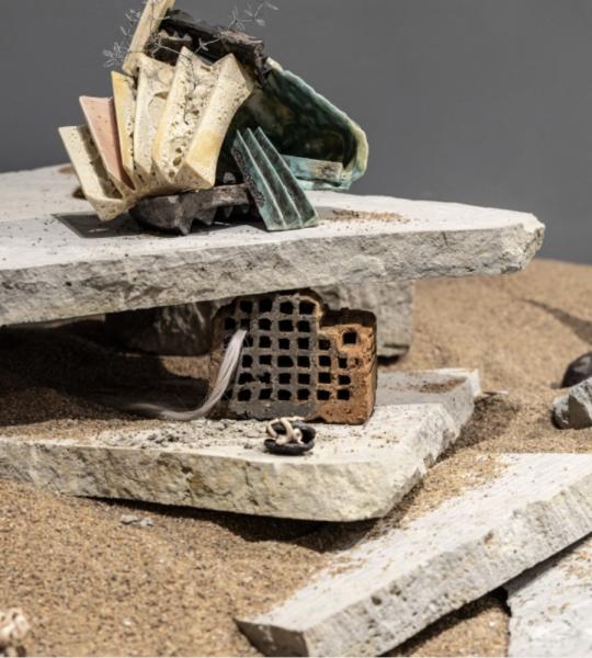 Z rozpadu powstaje coś nowego / Eike Eplik 