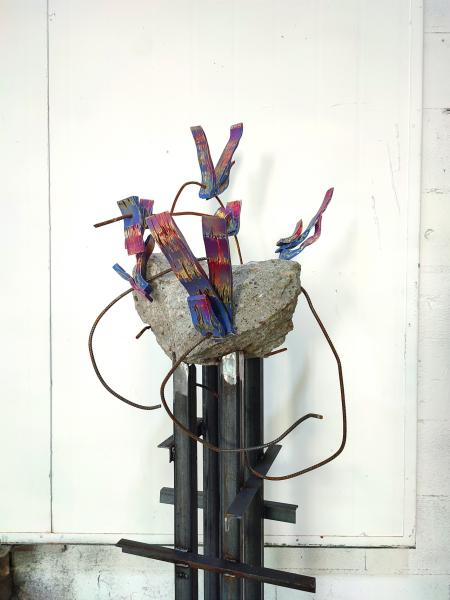 Norbert Delman, z cyklu Shimmering Rubble, 2025, beton, metal, drewno, 150 x 70 cm